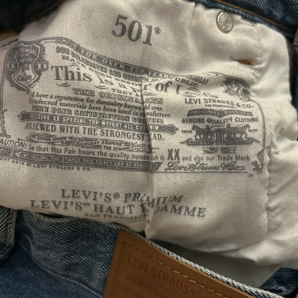 Levi's Premium 501 90's Jeans, Size 23 in medium Wash blue - Picture 7 of 10